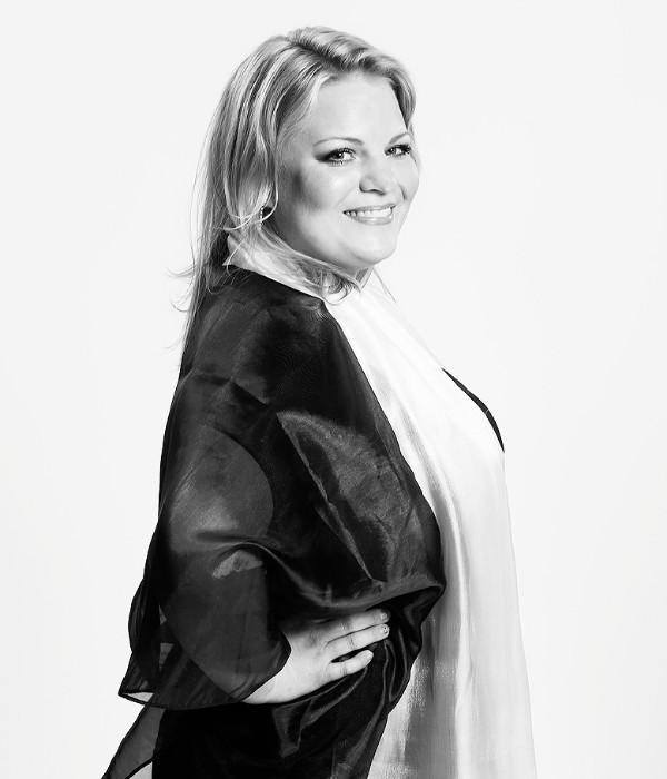 Niina Laitinen, Taidetöölön laulunopettaja